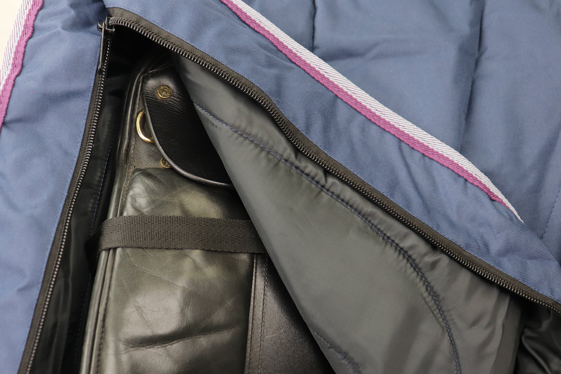 English Dressage Saddle Carry Bags 3 Layers Padded by Derby Navy Detail