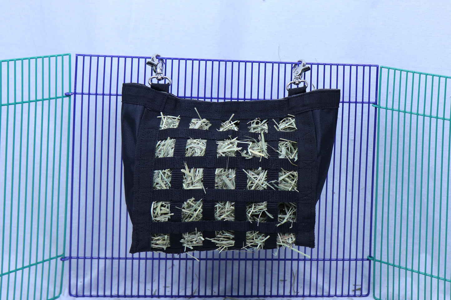 CuteNfuzzy Small Hay Bag for Guinea Pigs and Rabbits with Super Tough Hanging Life