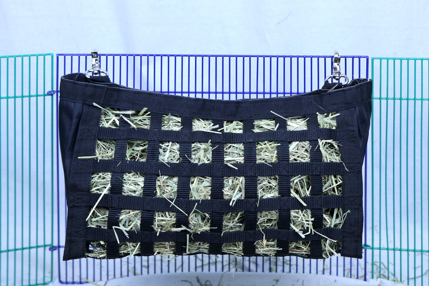 CuteNfuzzy Medium Hay Bag for Guinea Pigs and Rabbits with Super Tough Black Color Hanging Lifestyle