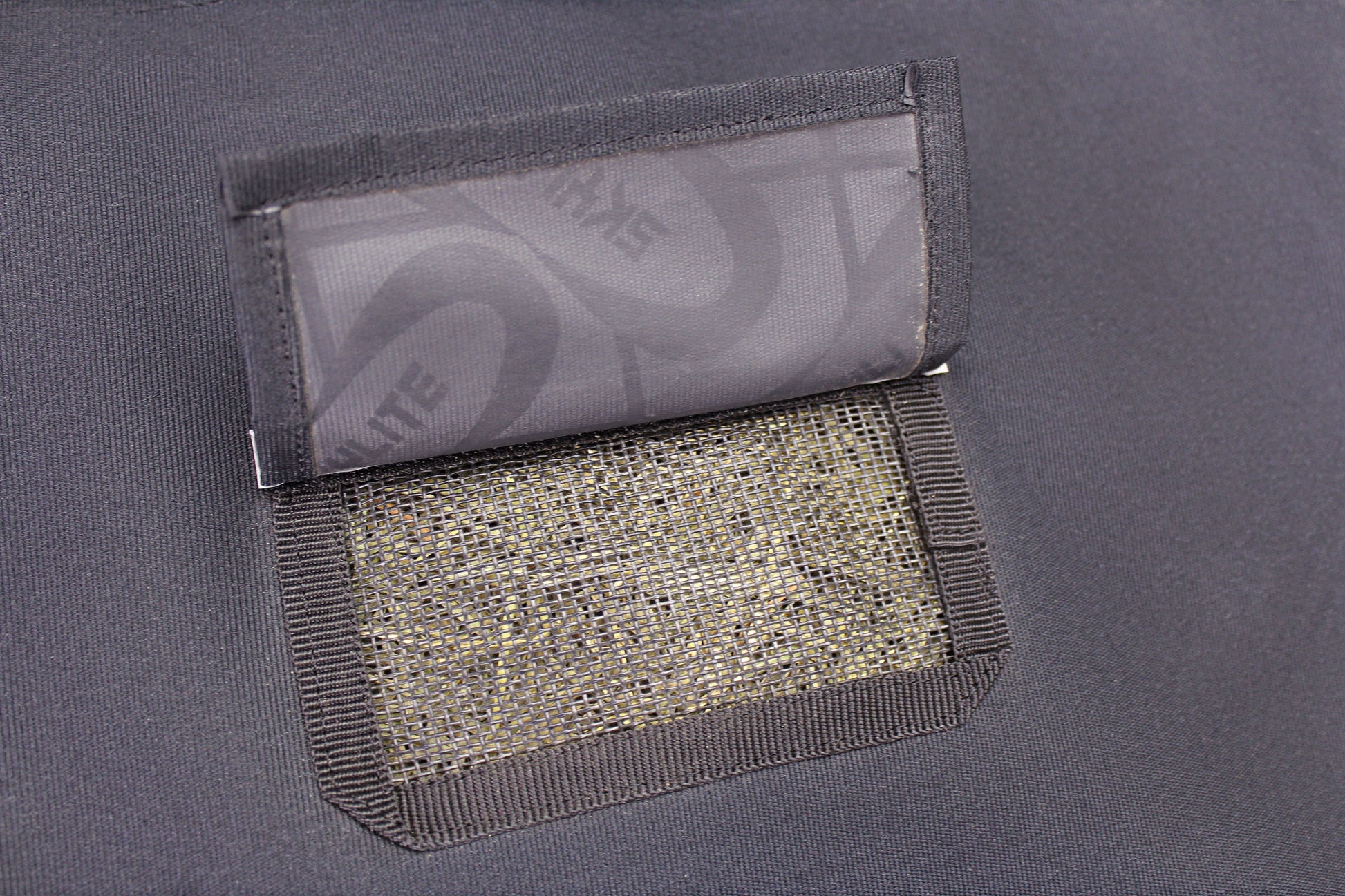 Paris Tack Patented Hay Bale Bag 1200D Waterproof with Mesh Ventilation Windows