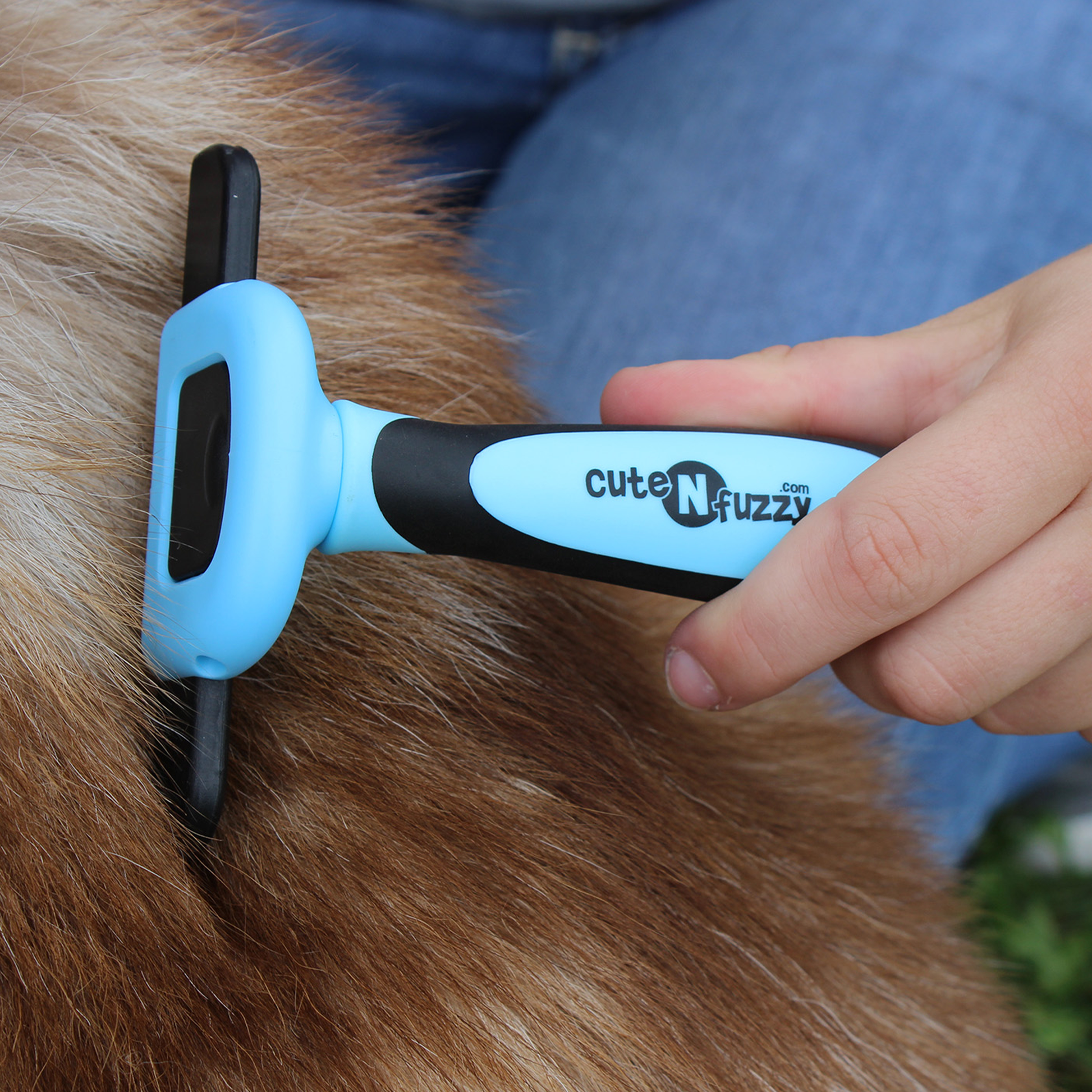 Deshedding Pet Grooming Comb in 2 Sizes by cuteNfuzzy® Brushing  Close Up