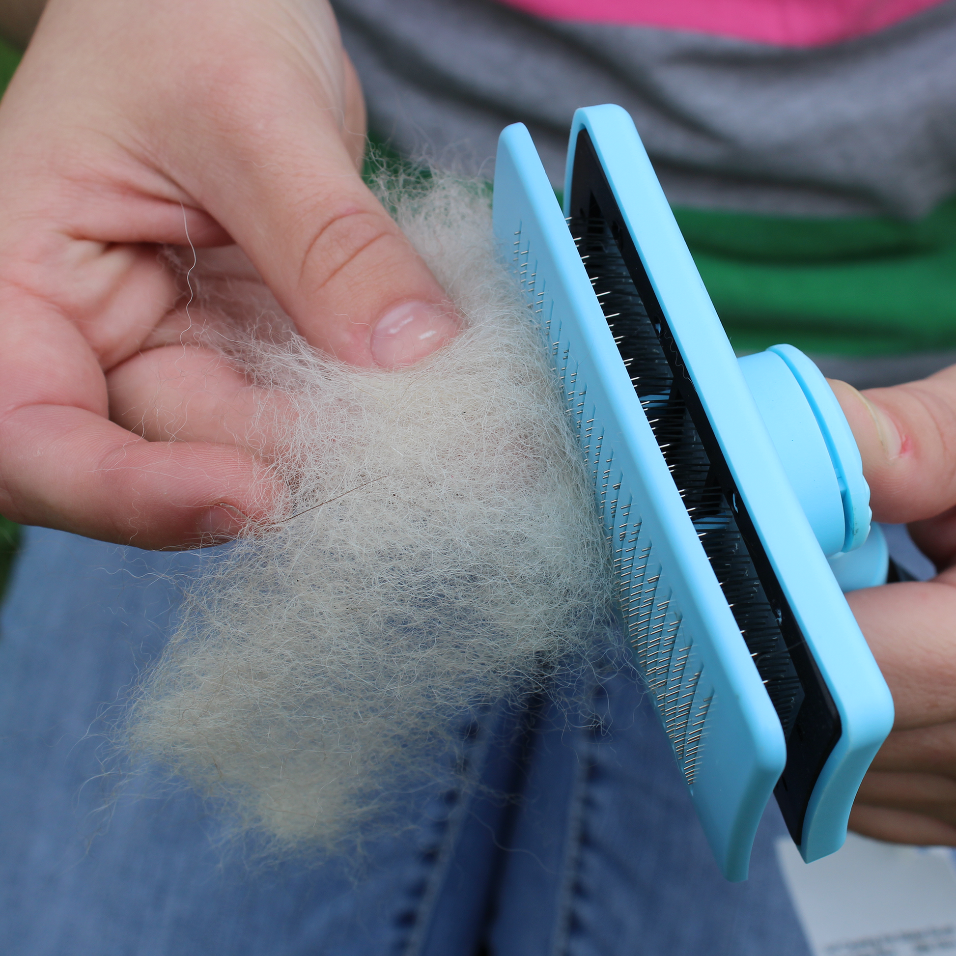 Self Cleaning Pet Slicker Brush by cuteNfuzzy® Lifestyle Cleaning 